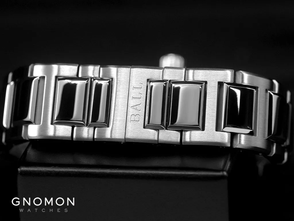 Engineer III Marvelight Chronometer Silver Ref. NM9026C-S6CJ-SL - 904L Steel