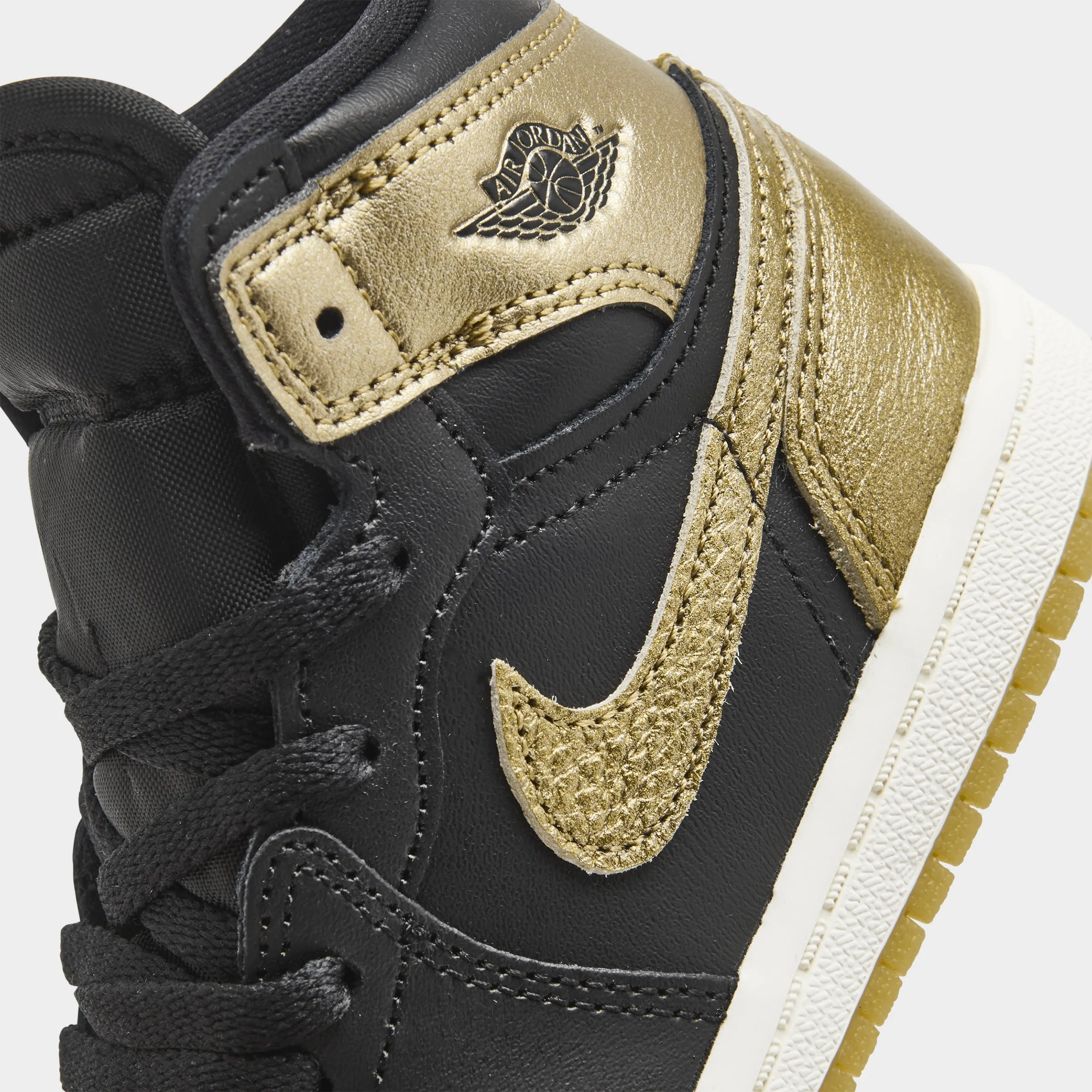 Jordan 1 High OG TD Black / Metallic Gold - Sail