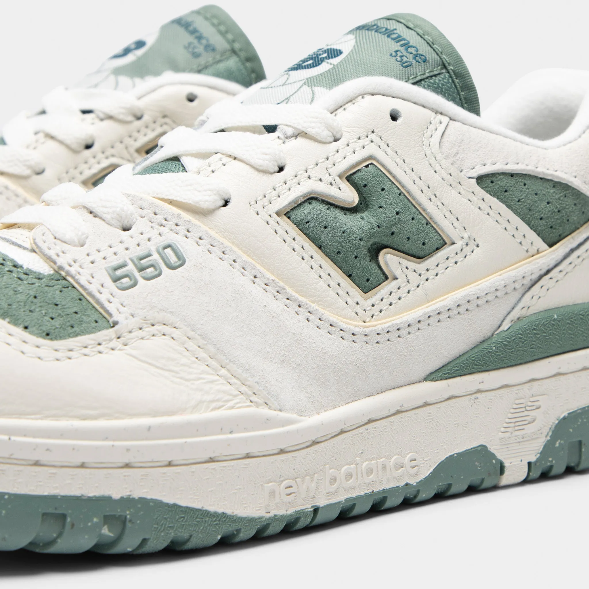 New Balance Women's 550 Sea Salt / Dark Juniper