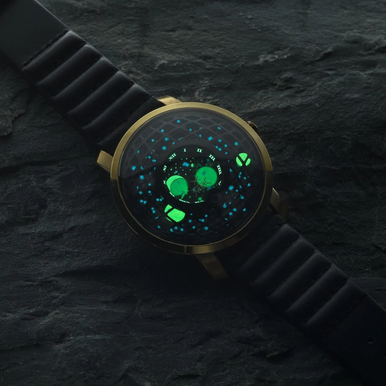 Trappist-1 American Moonphase Gold Black